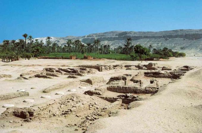 הריסות בירת פרעה אחנתון תל אל-אמארנה (אשתאתן). ממלכה חדשה, שושלת 18