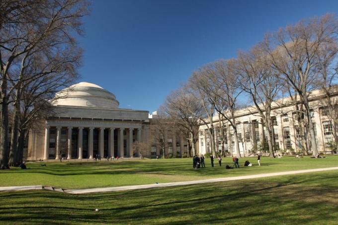 קיליאן קורט והכיפה הגדולה ב- MIT