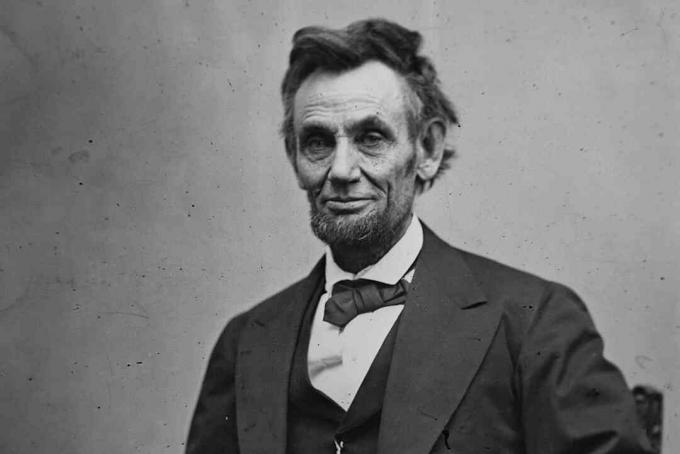 אברהם לינקולן צולם על ידי אלכסנדר גרדנר בפברואר 1865
