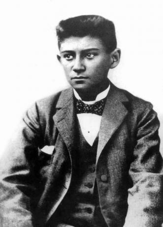 פרנץ קפקא (1883-1924) הסופר הצ'כי כאן צעיר כ. 1898
