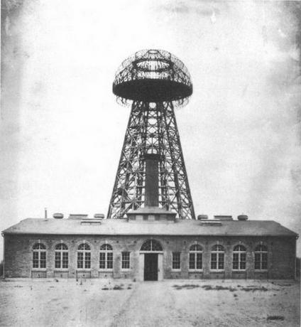 מגדל משדר החשמל האלחוטי של ניקולה טסלה במעבדת Wardenclyffe
